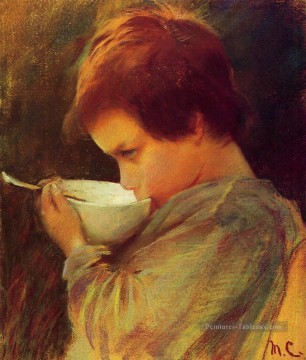 enfants tableaux - Enfant buvant du lait mères des enfants Mary Cassatt